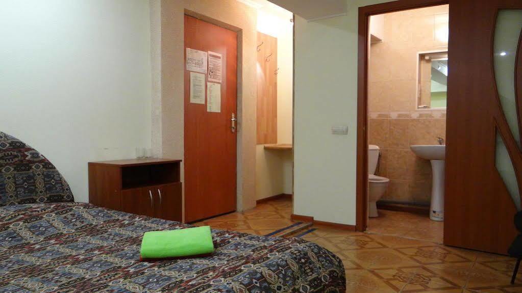 Hotel Desna Kut Kiev Exterior foto