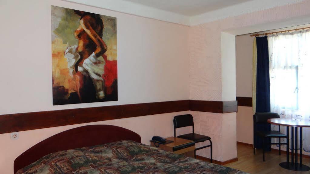 Hotel Desna Kut Kiev Exterior foto