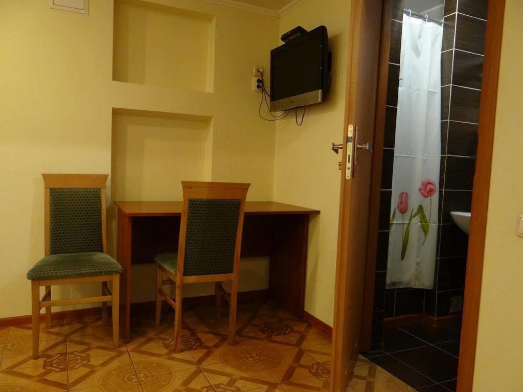 Hotel Desna Kut Kiev Exterior foto