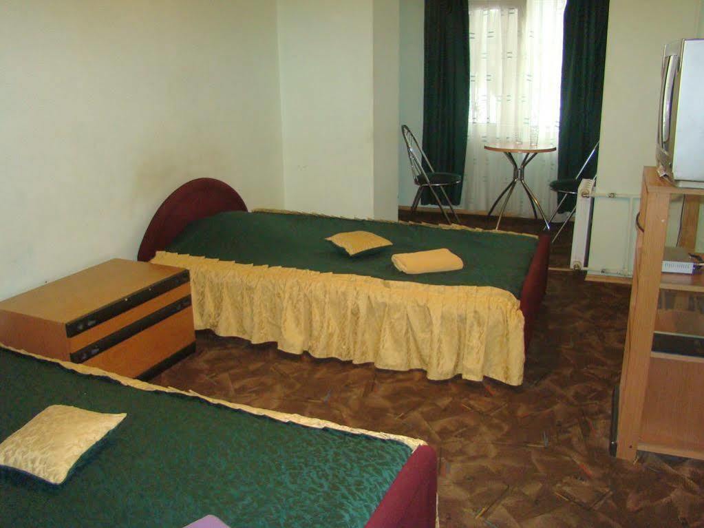 Hotel Desna Kut Kiev Exterior foto